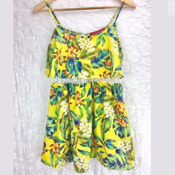 AKIRA Tops - Akira Chicago Yellow Hawaiian Tropical Tank Top